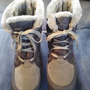 Fur lined waterproof boots